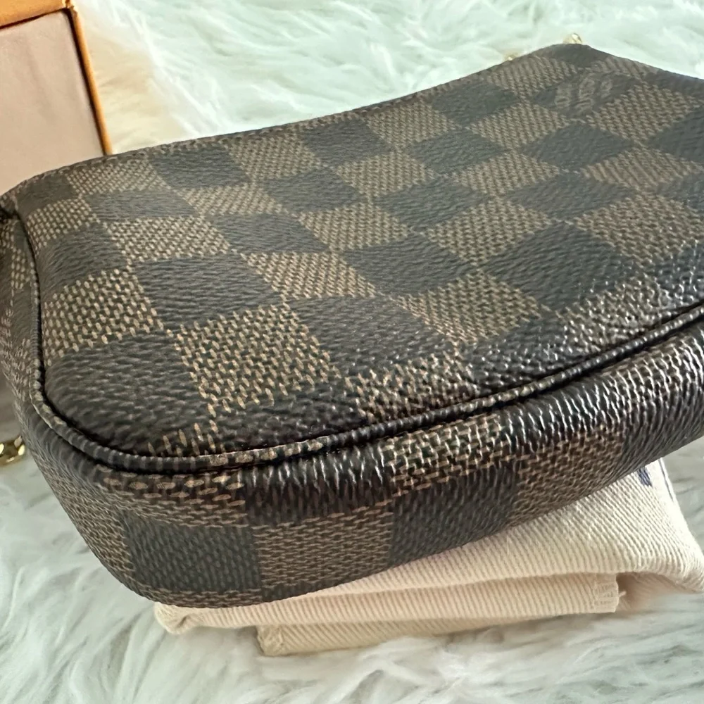 Louis Vuitton Damier Ebene LE‎ Illustre Vivienne Mini Pochette Bag